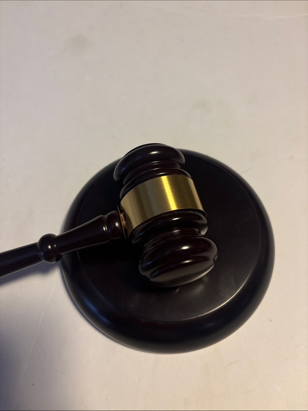 JUDGES GAVEL 10”LONG & ROUND SOUNDING BLOCK 5.5” DARK RED BROWN W/ BRASS ACCENT